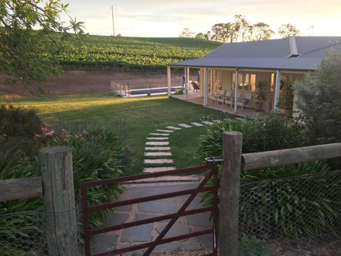OBriens of Clare - Stylish Pet Friendly Vineyard Accommodation