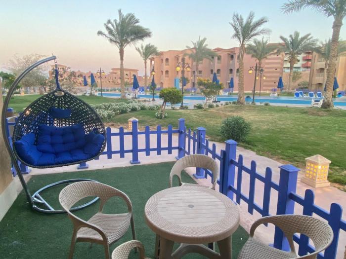 شاليه مميز ارضي بحديقة علي حمام السباحة مباشرة بورتو ساوث العين السخنة للعائلات فقط