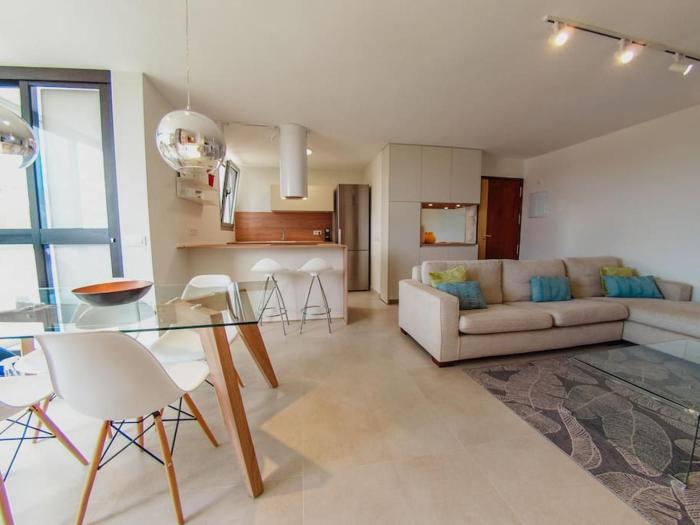 Luminoso piso con vistas privilegiadas.