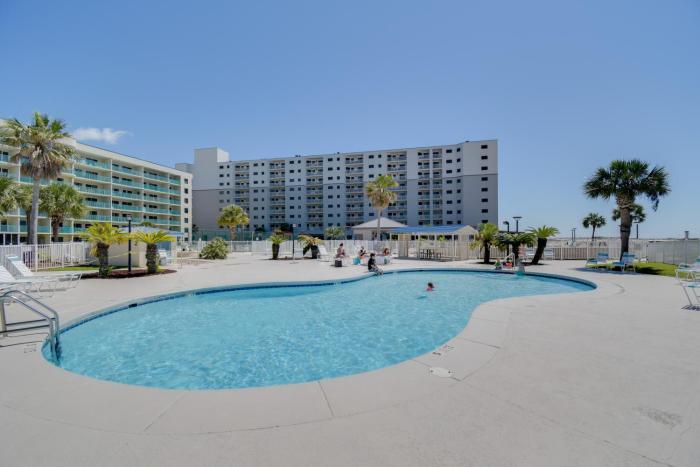 Gulf Highlands Getaway w 6 Pools & Beach Access