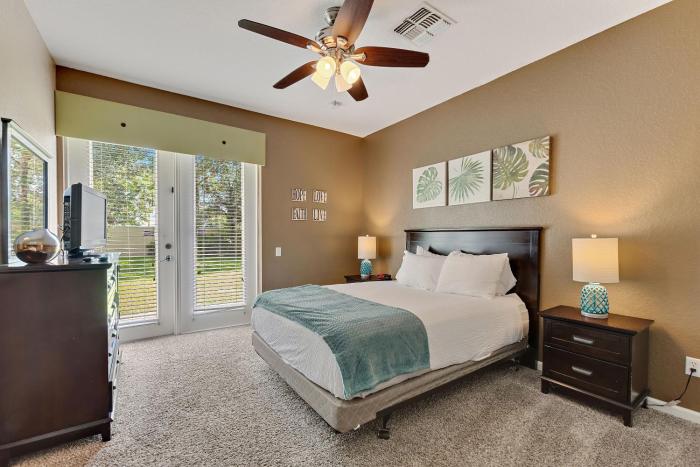 Vista Cay Resort, next to Universal #821