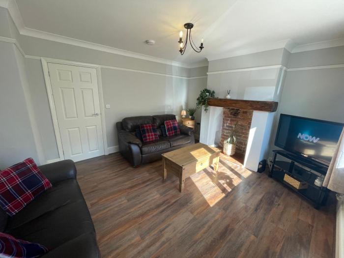 House Nr Bailgate Area and Cathedral Off road Parking and Garden