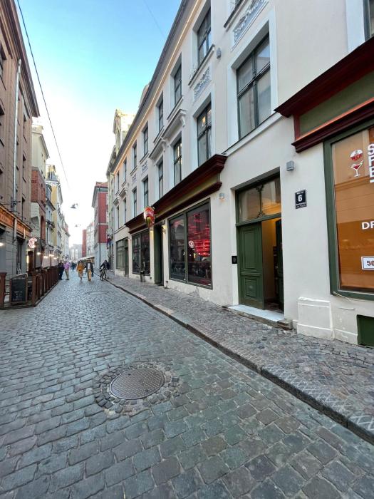 Home Sweet Home, Early check in