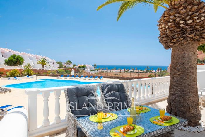 Seaviews 2x Bedroom Apartment in Sand Club Complex SC141