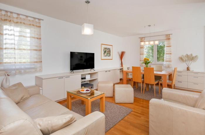 Comfortable Apartment Laura Lapad with garage