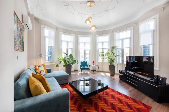 Fandango by halu!, Gorgeous Neoclassical Apartment next to Metro station