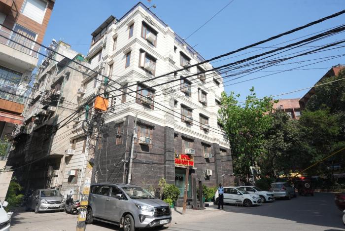 Hotel S & B East Inn - Patel Nagar