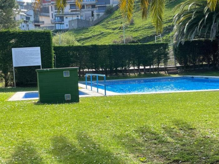 Piscina comunitaria y parking en Mogro