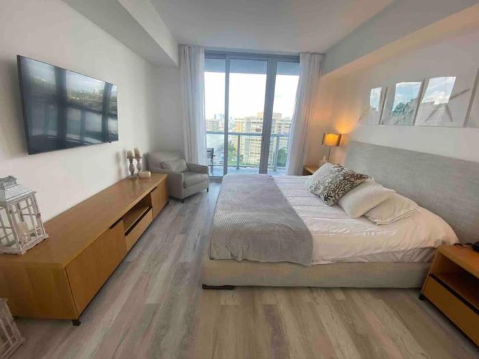 Miami Beach 1 Bedroom w Pool 1109A