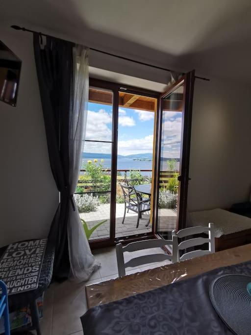 Apartmán s terasou a výhledem na jezero Lipno