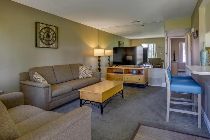 2 Mi to Coachella and Stagecoach Condo with Pool
