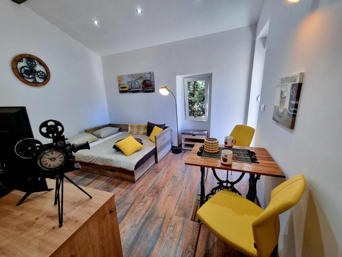 Retro chic studio Pula