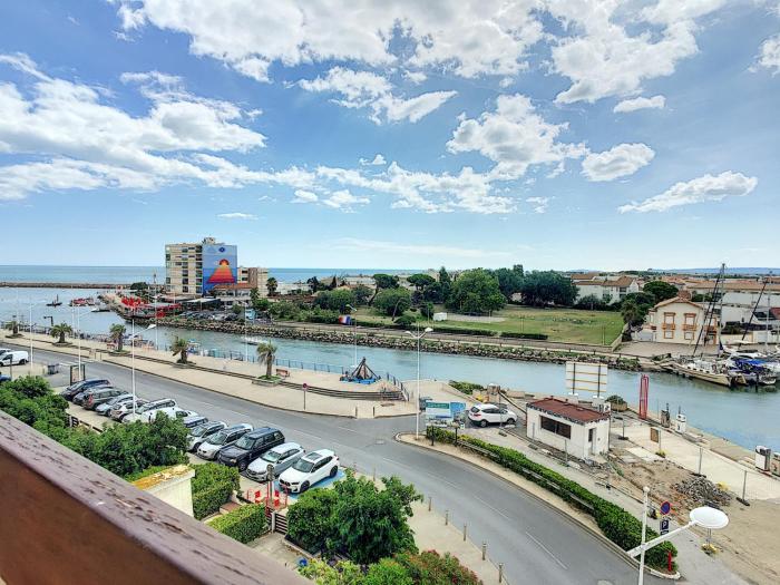 Appartement T2 avec Terrasse, Climatisation et Parking - FR-1-715-22