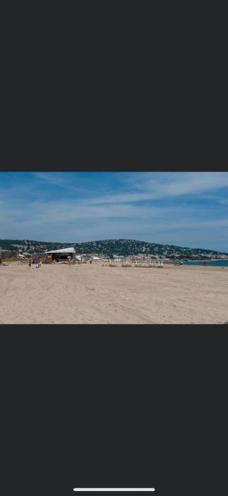 App T2 climatisé , plage 200 m