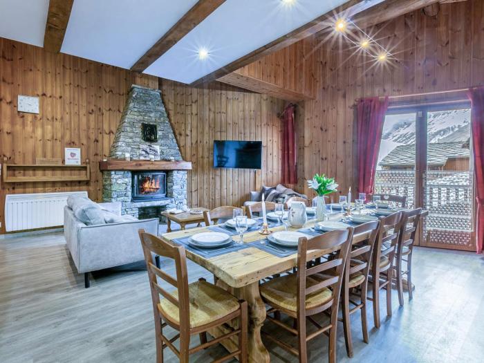 Duplex montagnard rustique avec cheminée, au vieux village de Val-dIsère, au pied des pistes - FR-1-694-71