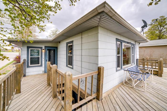 Columbia City Vacation Rental with Lake Access