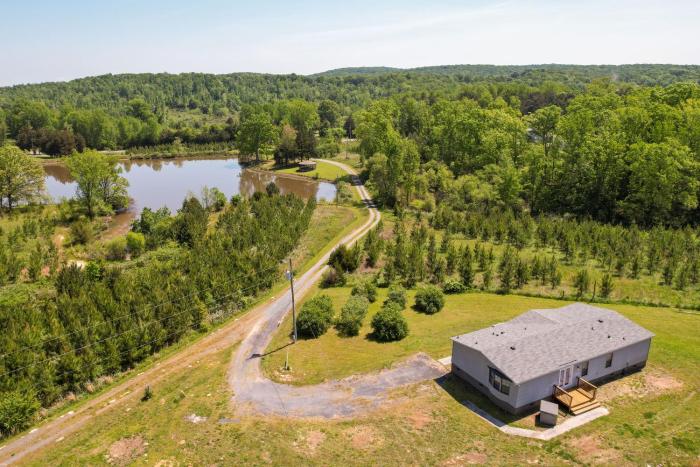 Quaint Asheboro Home about 1 Mi to North Carolina Zoo!