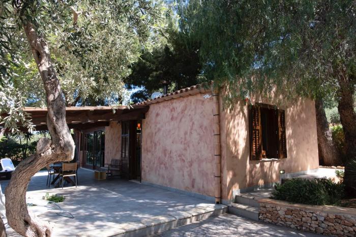 Villa Premiere immersa nel verde a Castelluzzo