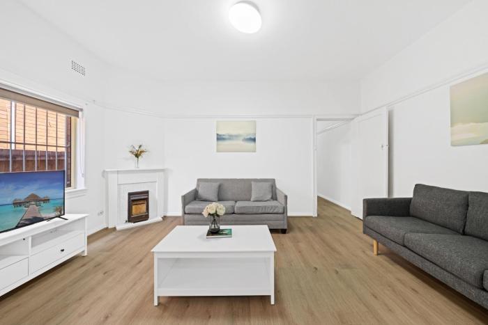 Burwood City Newly renovated 2 Bed 2 Bath Free Private Parking Big Apt