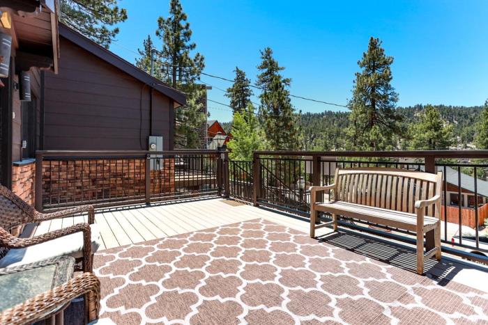 Circle Views by Big Bear Vacations Walk To Lake Boulder Bay Chalet