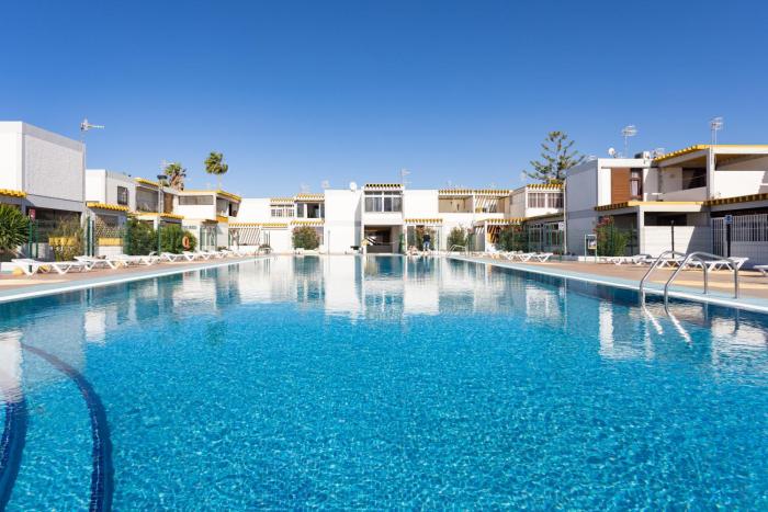 Home2Book Scandinavian Vibes, Pool & Terrace Apt