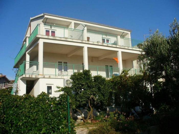 Apartments with parking space Rogoznica - 21200