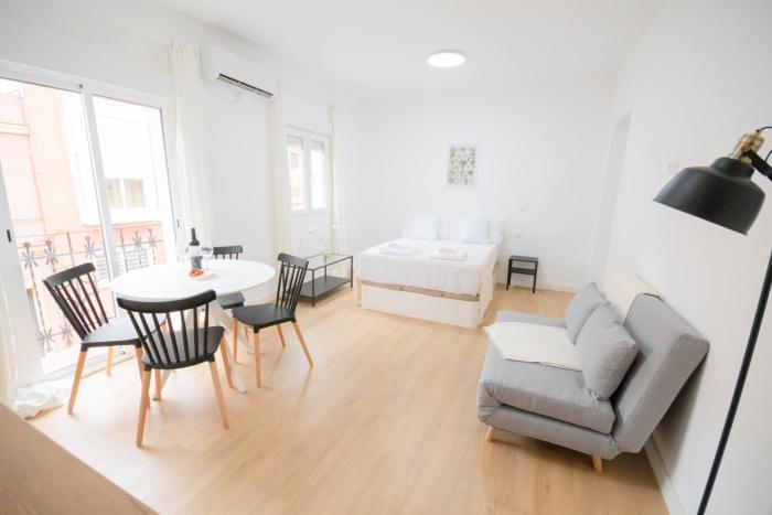 For you Rentals Encantador y único estudio TEMPORAL en Tetuan Madrid MLU411