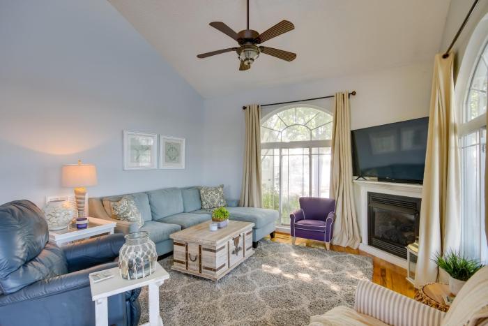 Cross Hill Lake House Rental with Panoramic Views