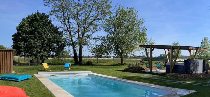 Gite au gré de la Loire piscine et spa