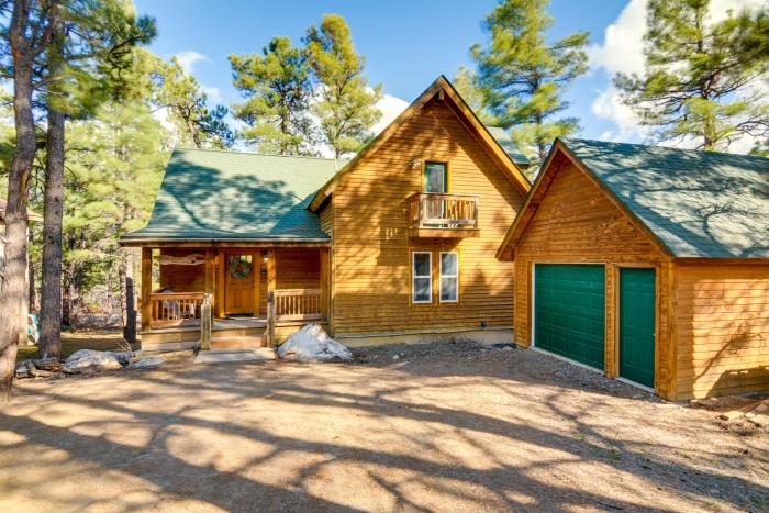 Rustic Pagosa Springs Cabin w Hot Tub + Game Room