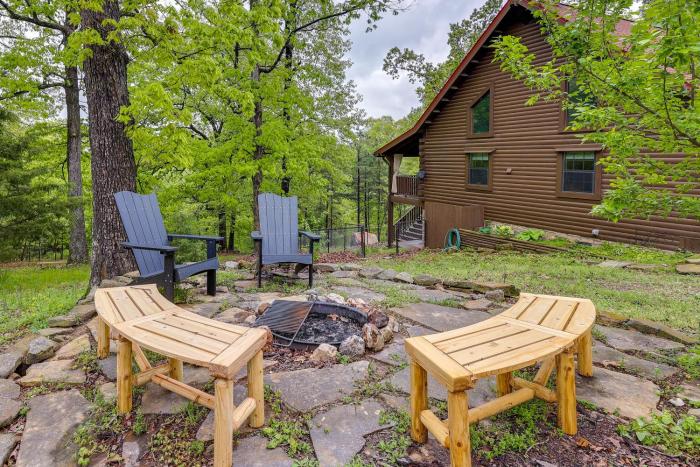 Beaver Lake Vacation Rental w Private Hot Tub!