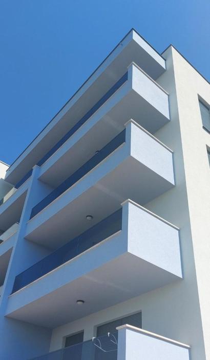 Apartments with a parking space Makarska - 21139