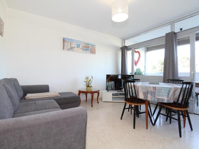 Bel Appartement T2 avec Loggia à 2 Min des Thermes, Wi-Fi, Classé 2 Étoiles - FR-1-553-211