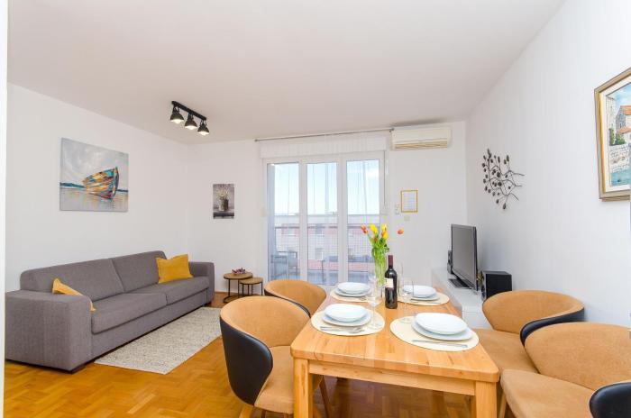 Apartment Smile with secure private garage