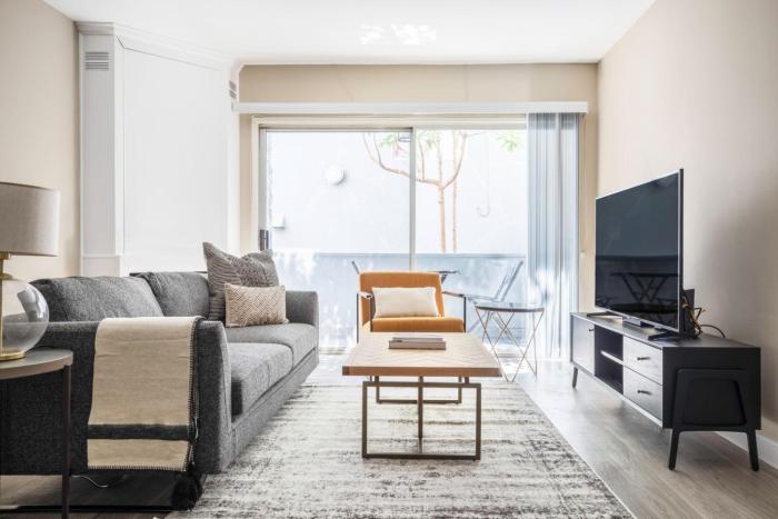 Santa Monica 1BR w Rooftop nr Santa Monica Pier LAX-297