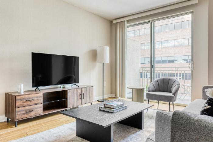 Downtown 1BR w Pool WD Gym nr 7th St Metro LAX-605