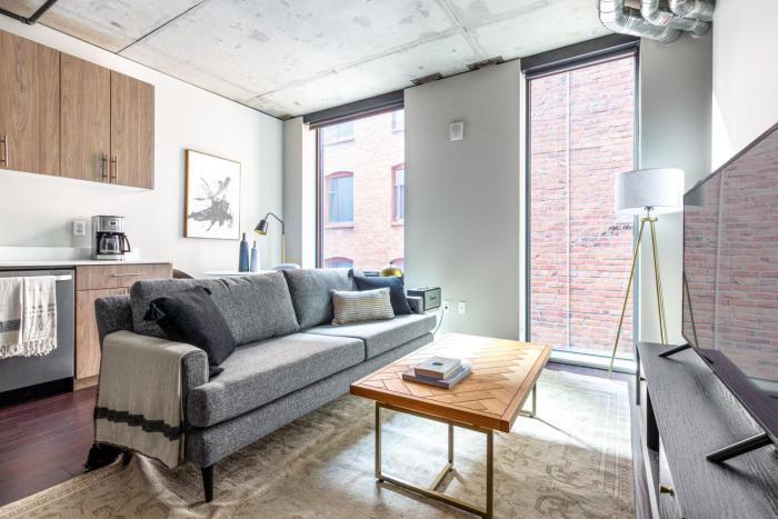 Downtown Studio w Gym WD walkable location SEA-47