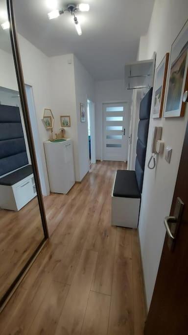 Nowiutki apartament z bezpłatnym parkingiem