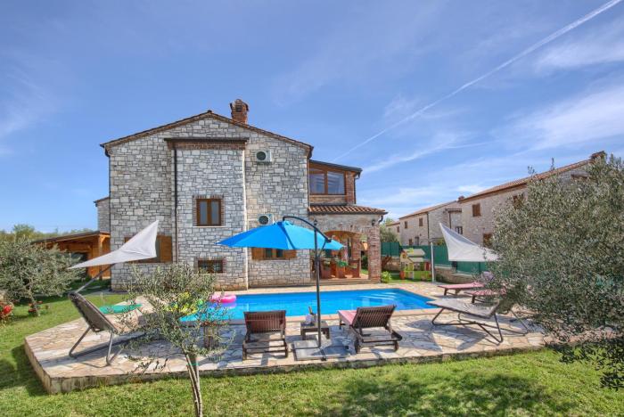 Villa San Andrea - ideal for families, 8 adults, 2 children up to 5 years, 1 children up to 1 years