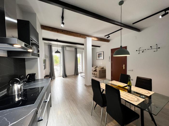 New! Cosy Two Bedroom Apartment by the Beach