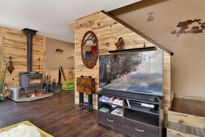 Emmas Cottage Retreat w Foosball + Game Console