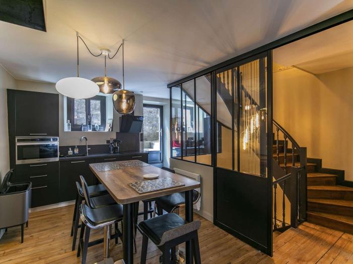 Maison spacieuse au centre de Cauterets, avec terrasse, garage, et proche commodités et télécabines. - FR-1-401-260