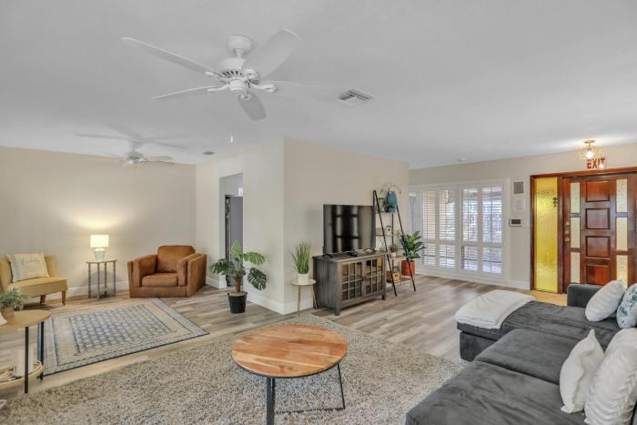 MiaBella of Hollywood home