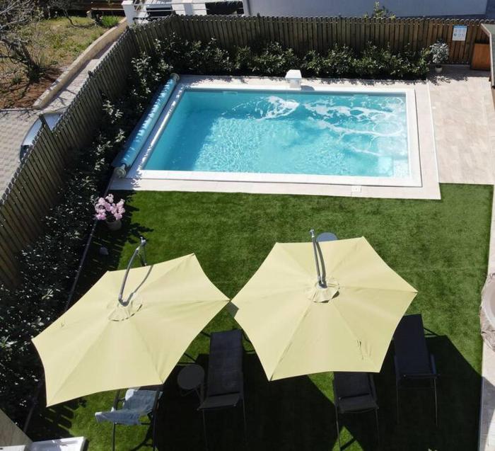Luxury Flat with Heated Pool & Jacuzzi