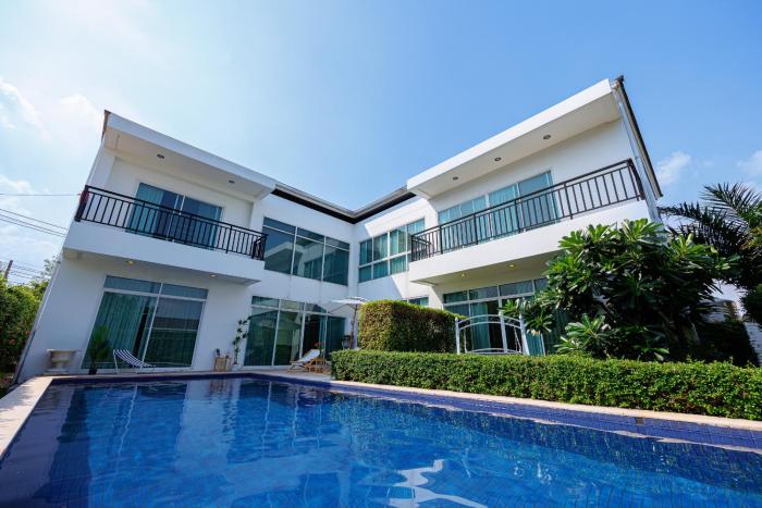 曼谷市中心500平轻奢极简独栋泳池别墅