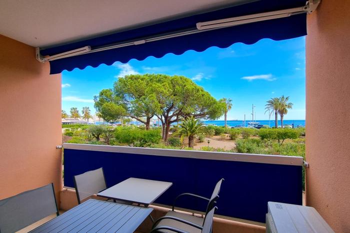 Apartment 4 guests with access to the beachFréjus