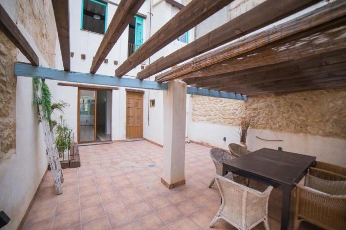 Vintage & Cosy Auditorium2