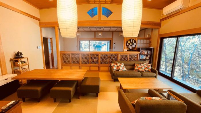 Kumano Kodo Guesthouse Komorian, free shuttle from to Takahara and Takijiri