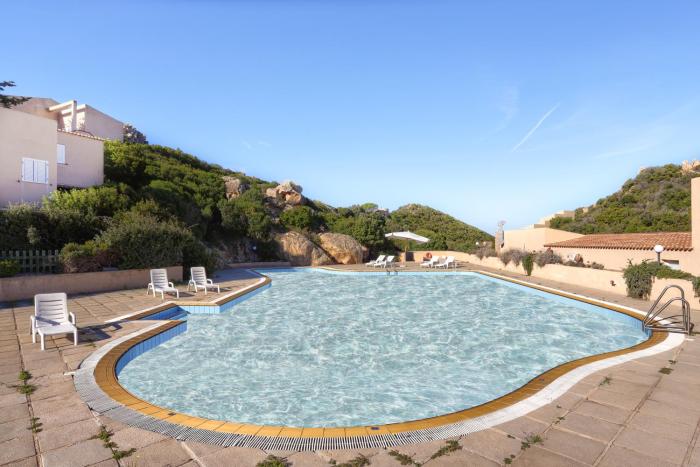 Paradiso Pool Apartments by DomusAway