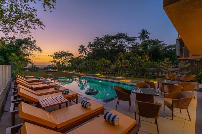 StayVistas Isabella - Siridao - 10BHK Beach-View Villa with Home Theatre